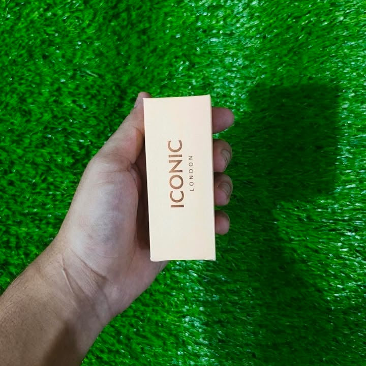 ICONIC london illuminator highlighter (Random Shade)