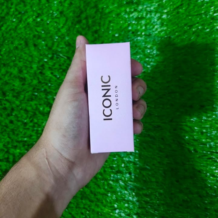 ICONIC london illuminator highlighter (Random Shade)
