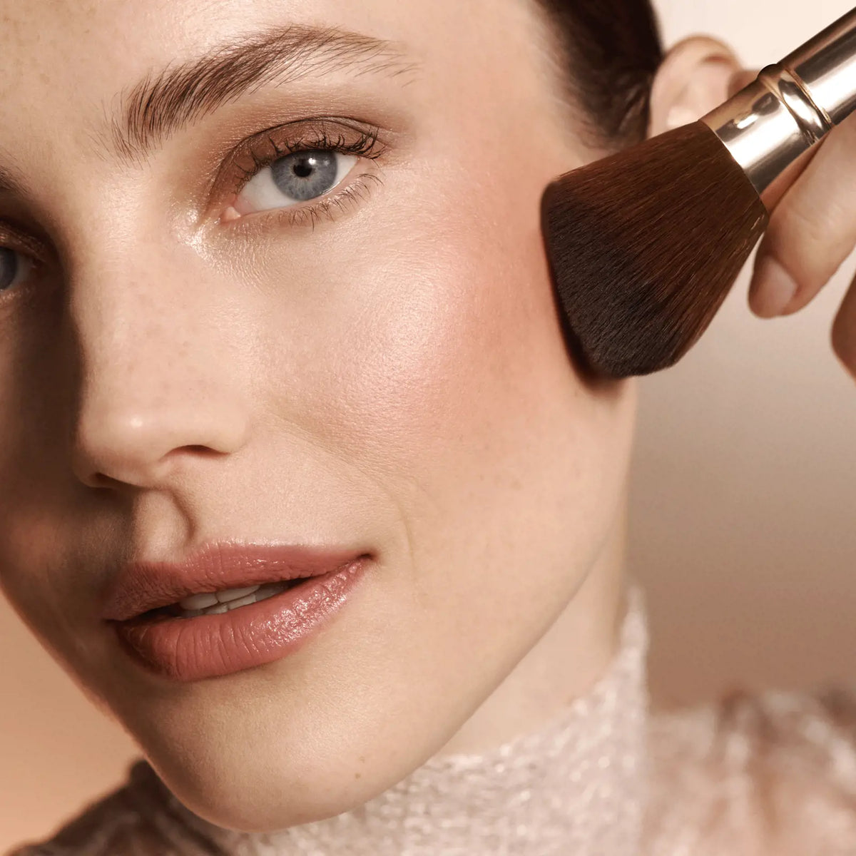 Giordani gold serum infused bronzing pearls