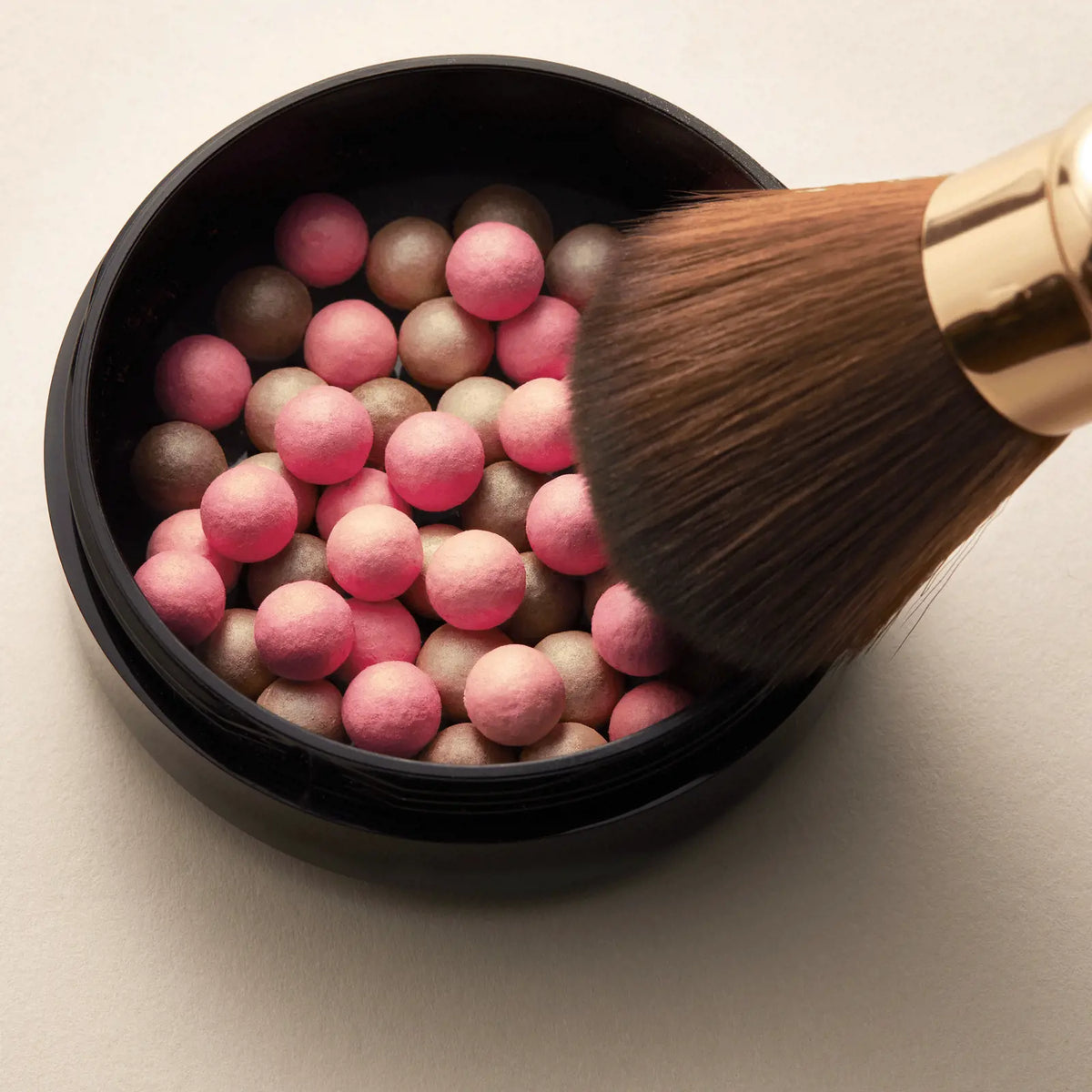 Giordani gold serum infused bronzing pearls