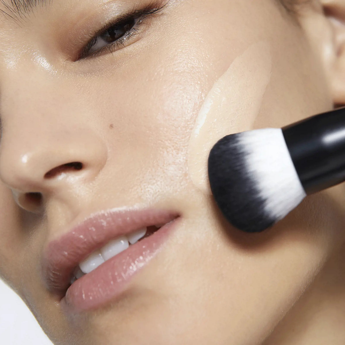 Illuskin glow reflective foundation